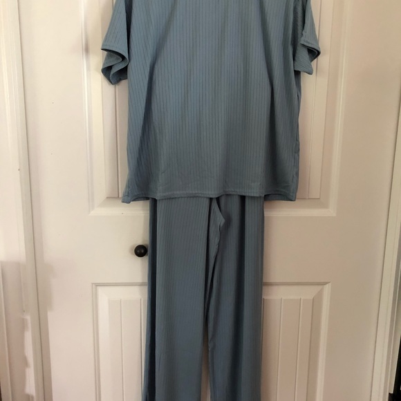 Venus Rule Ribbed knit flare pants & crop tee top. - Picture 9 of 9